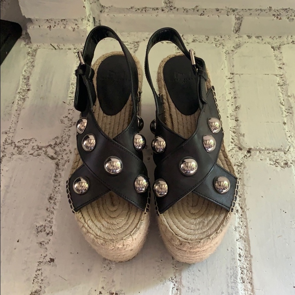 MARC FISHER Black Rella dome stud wedge